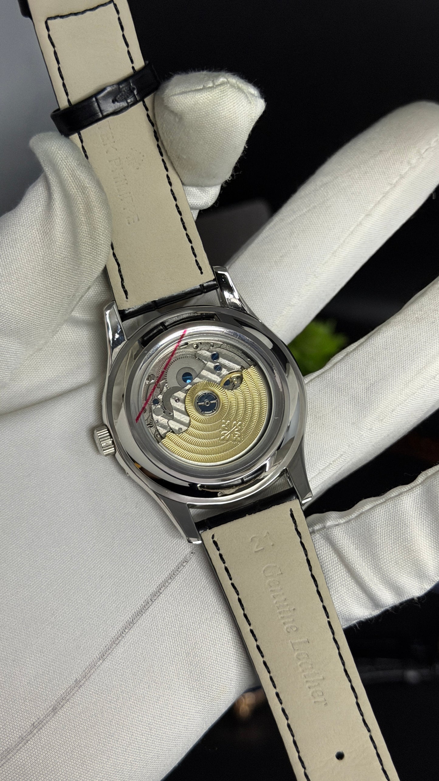 Silver with Green Dialš„