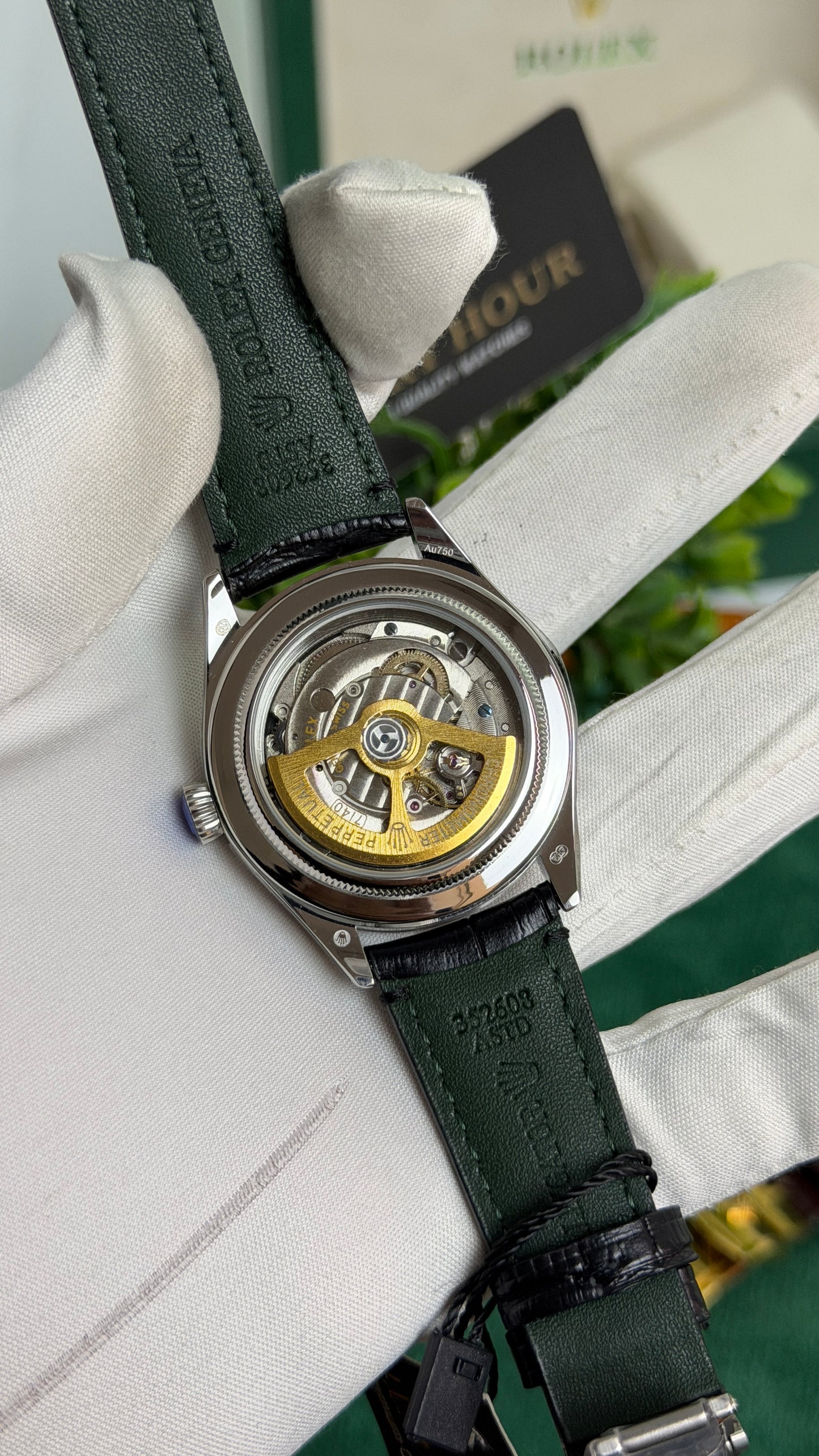 Silver with Black Dialš„
