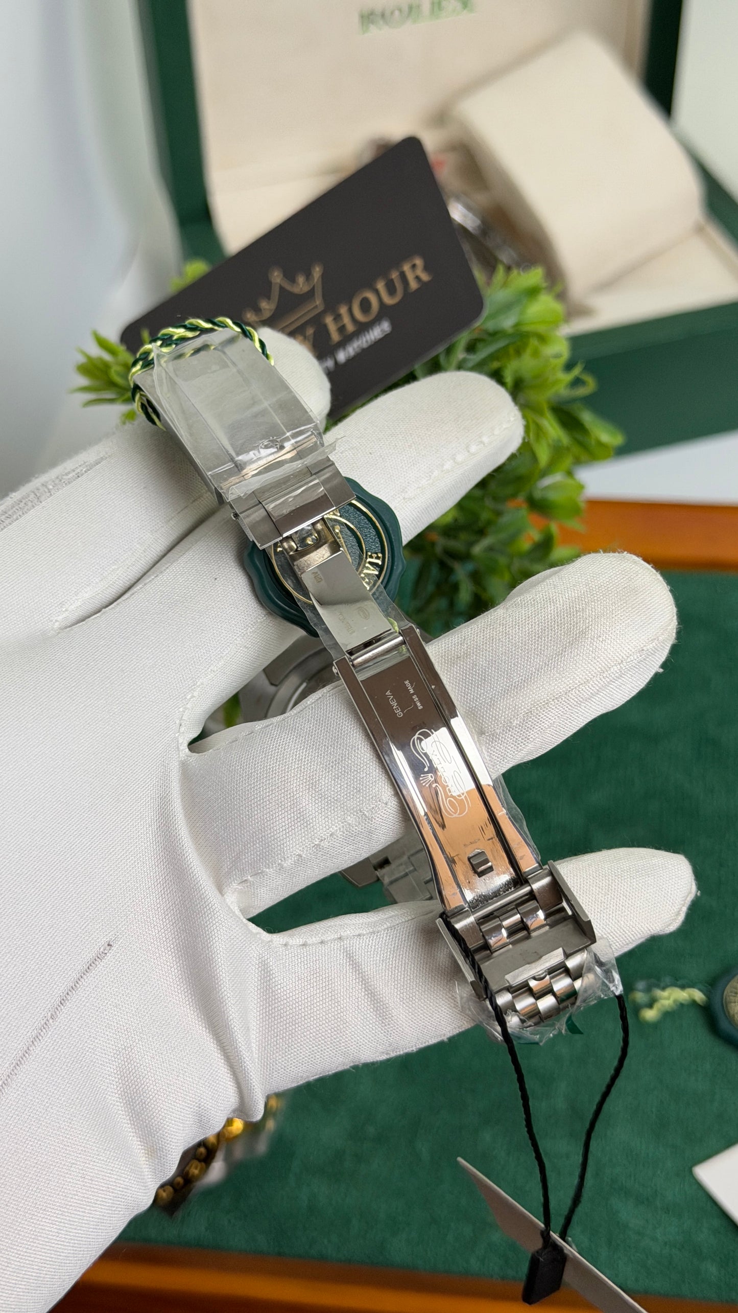 Silver with Black Dialš„