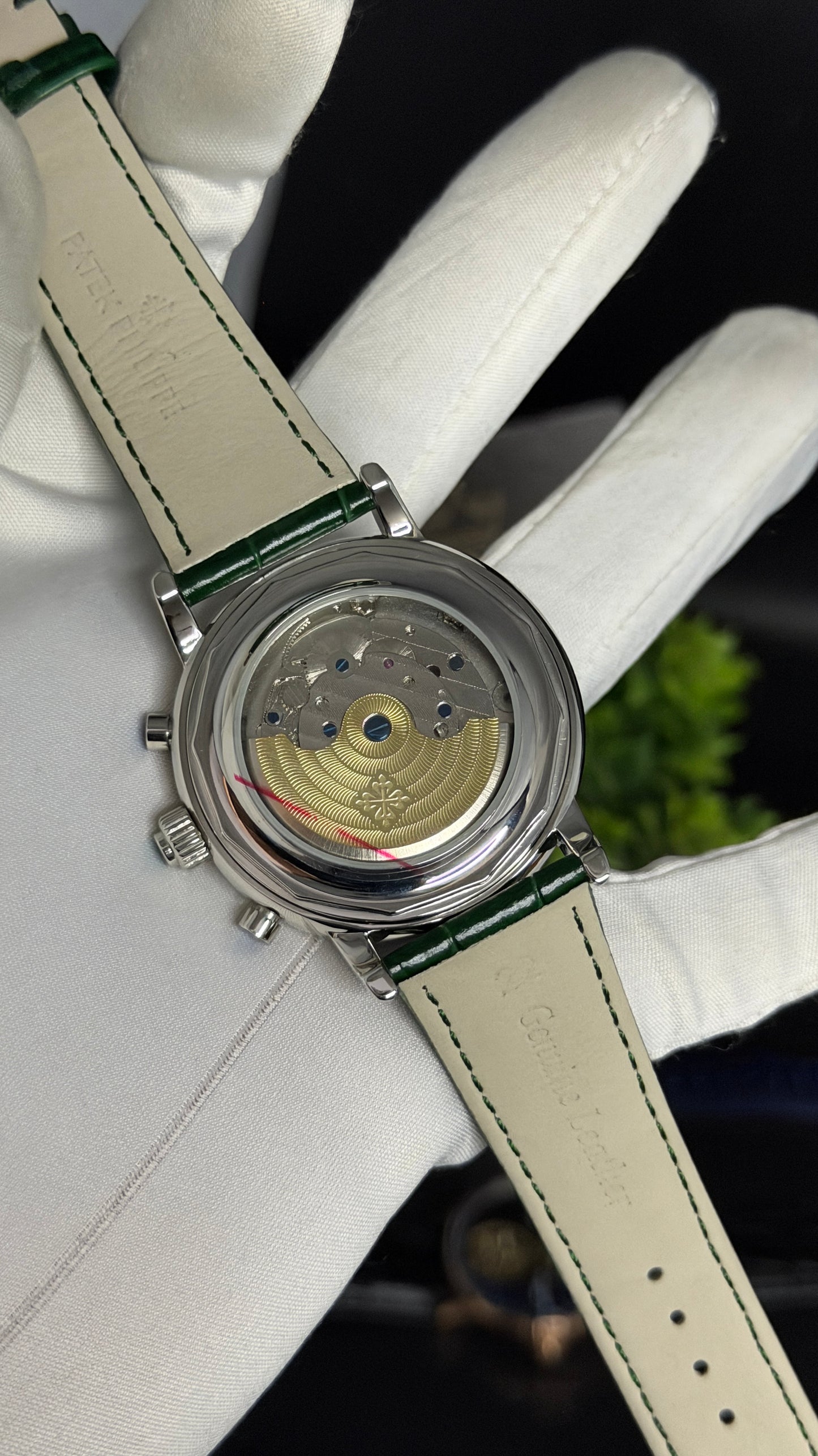 Silver with Green Dialš„