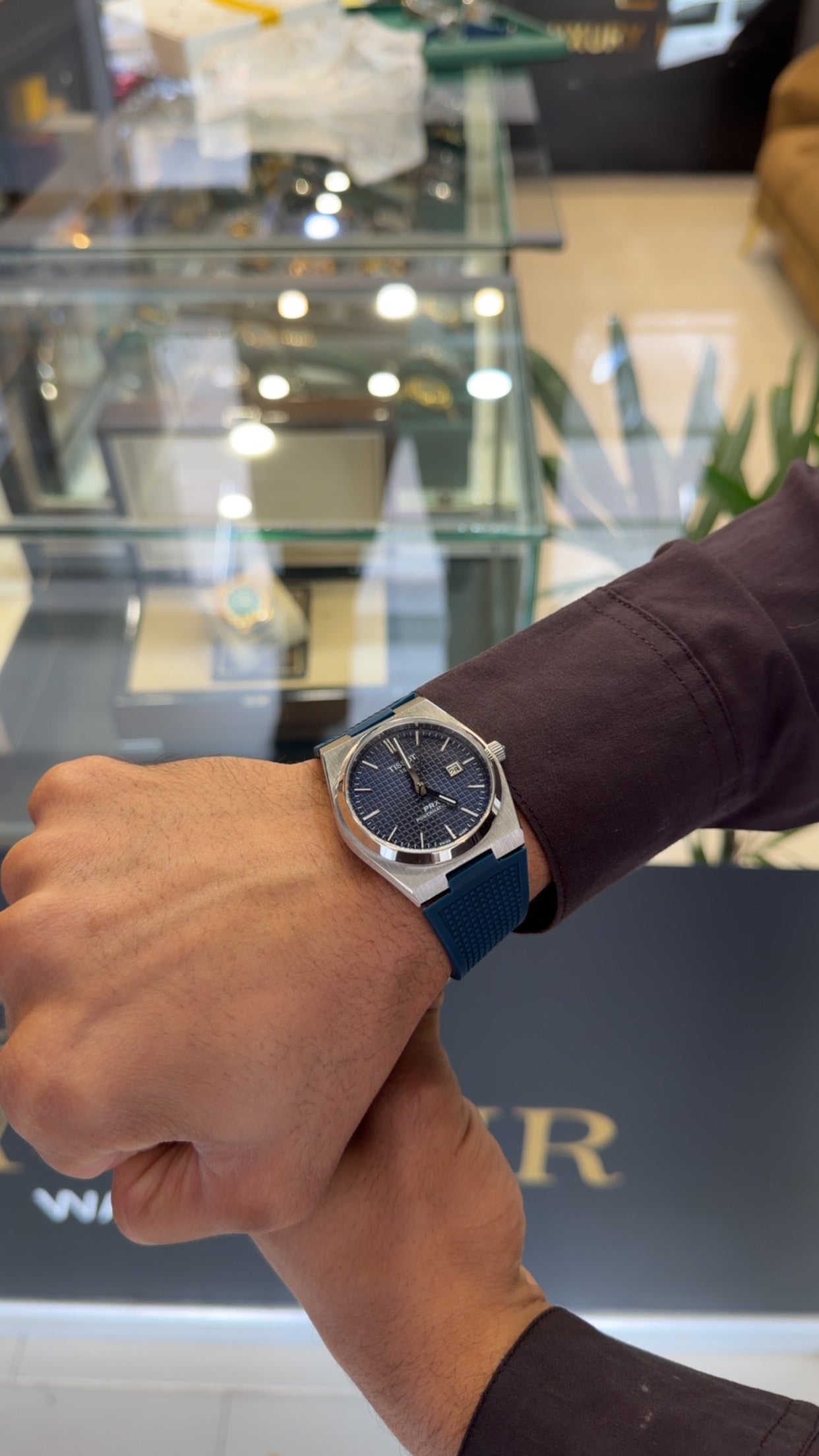 Silver with Blue Dialš„