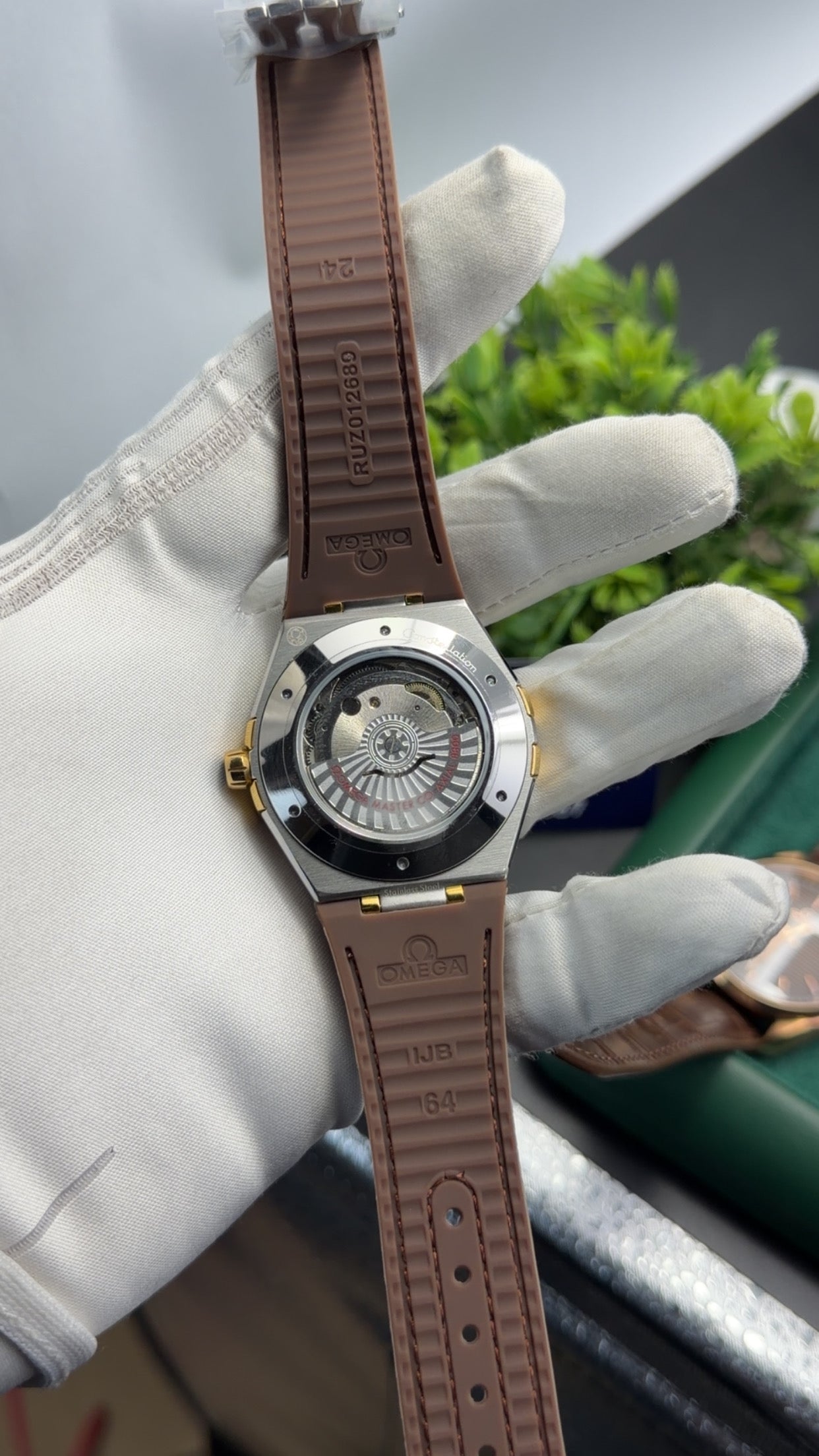 Silver with white dial🔥