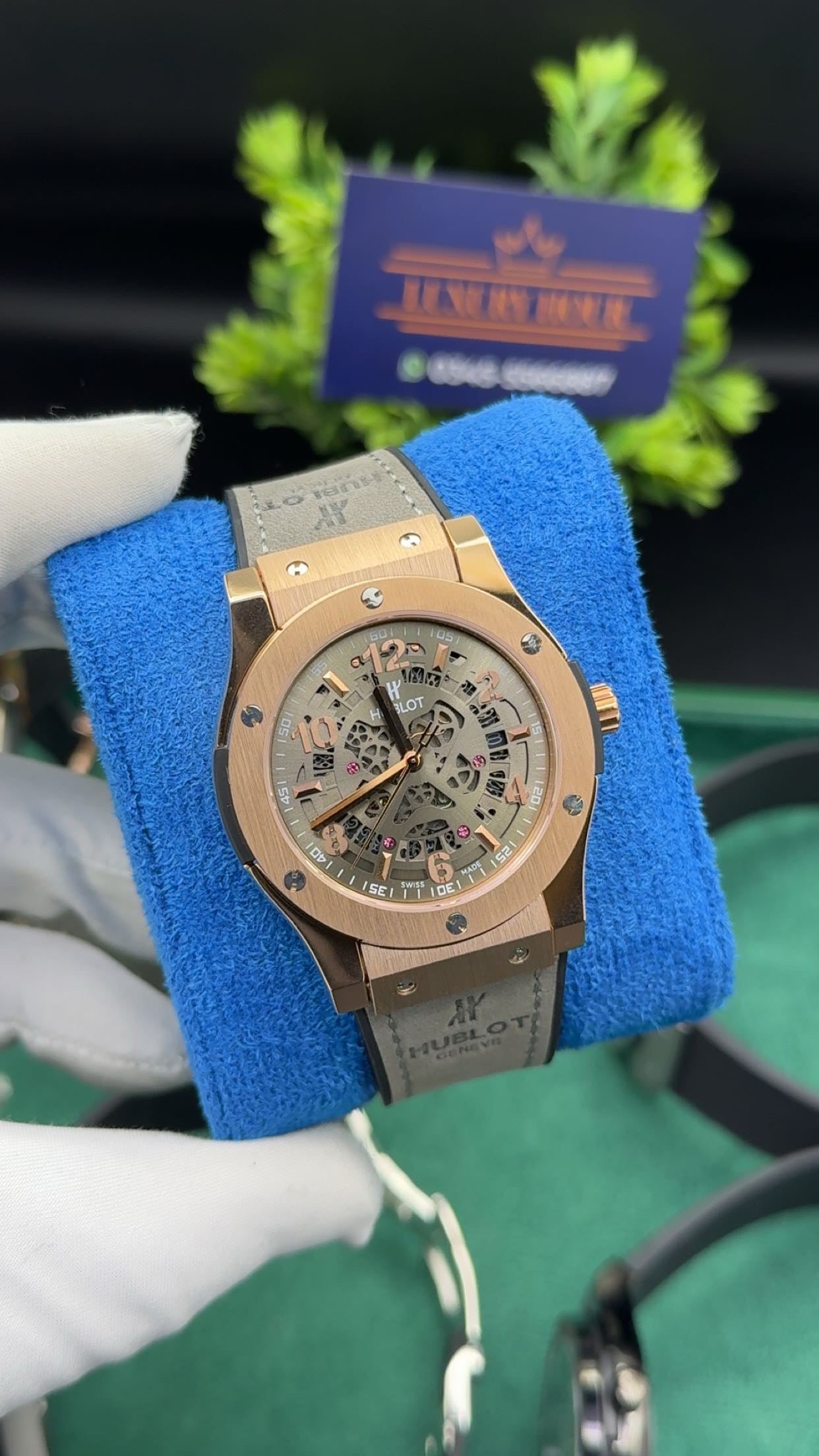 Rose gold with grey dial