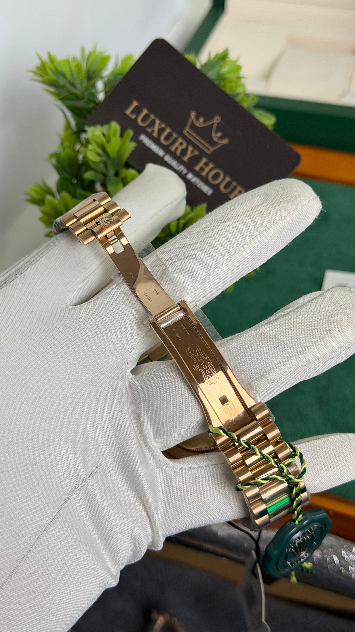Rose Gold with Aqua Dialš„