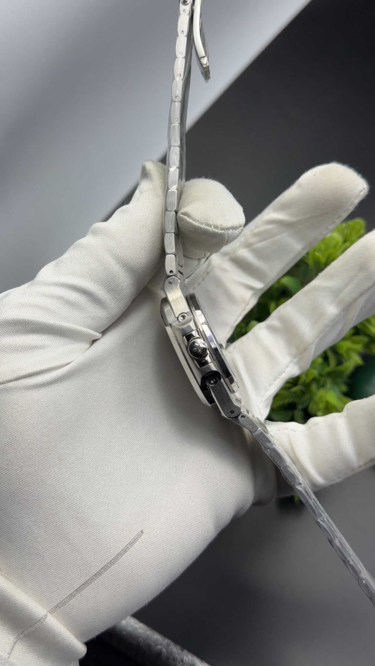 Silver with white dial🔥