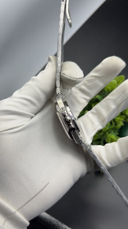 Silver with white dial🔥