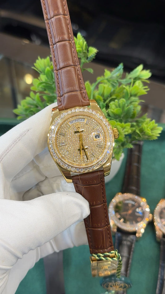 Yellow gold with zarcon stones.