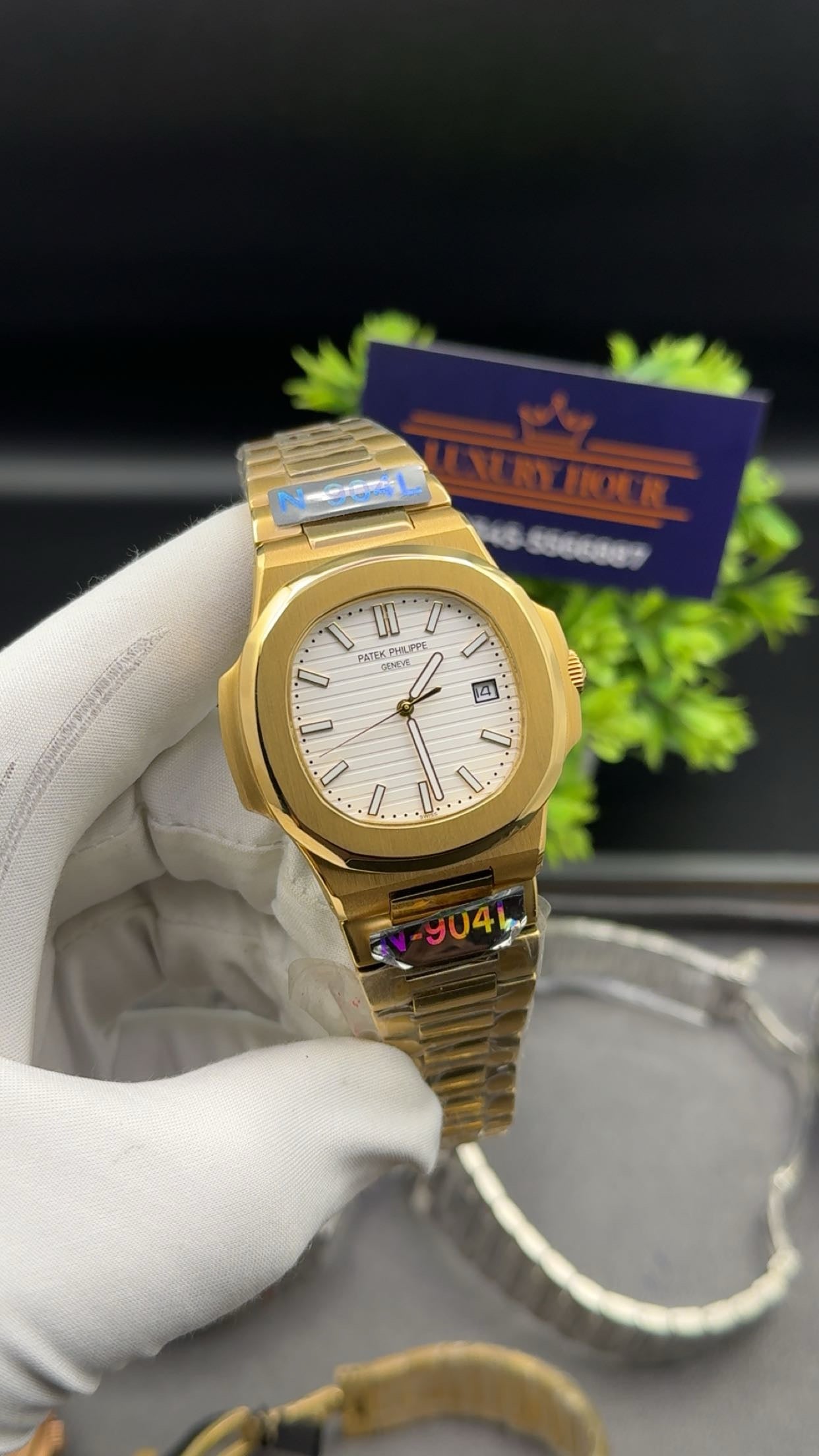 Yellow gold with white dial