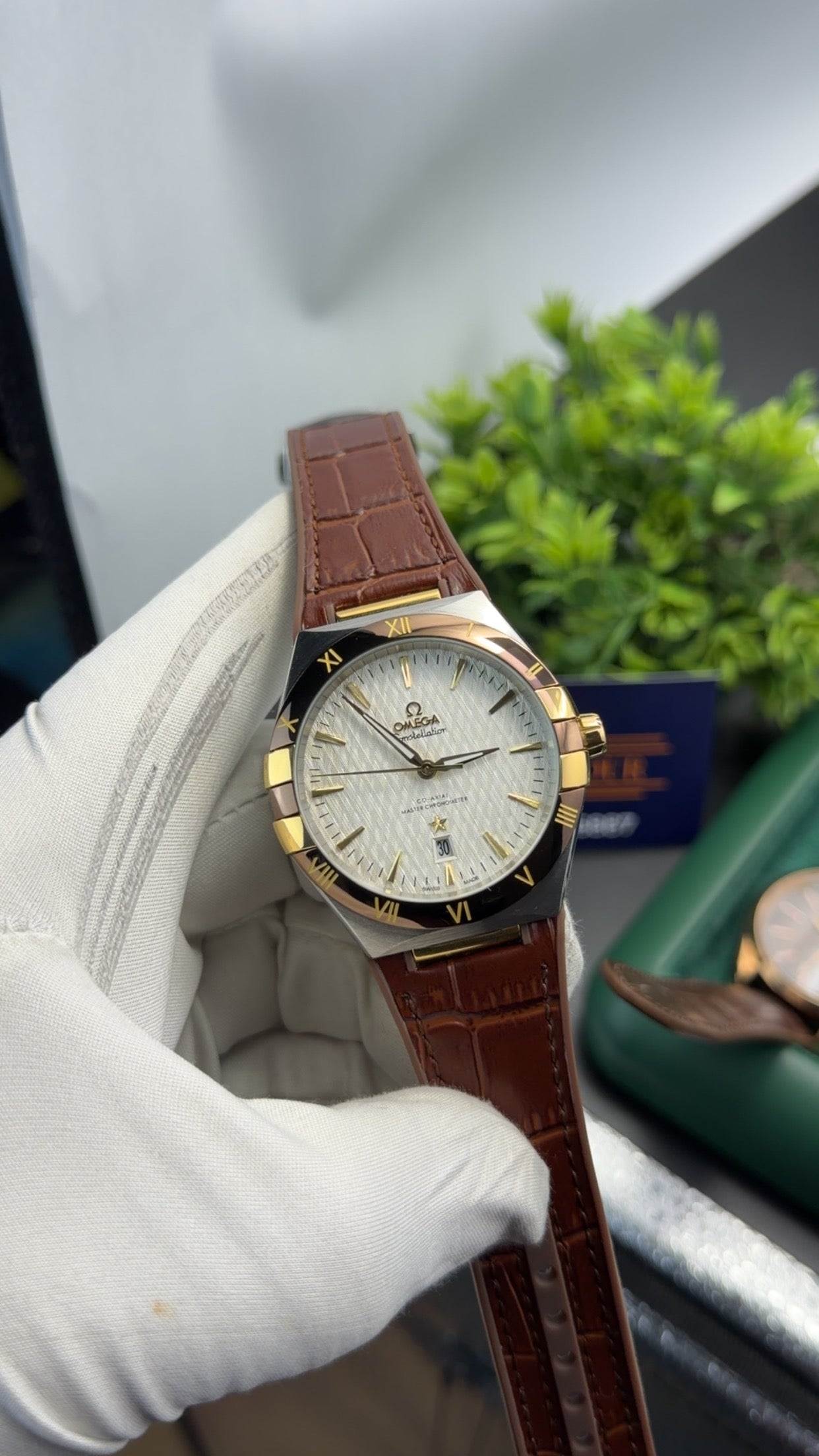 Silver with white dial🔥