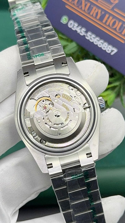 Yellow gold with white dial