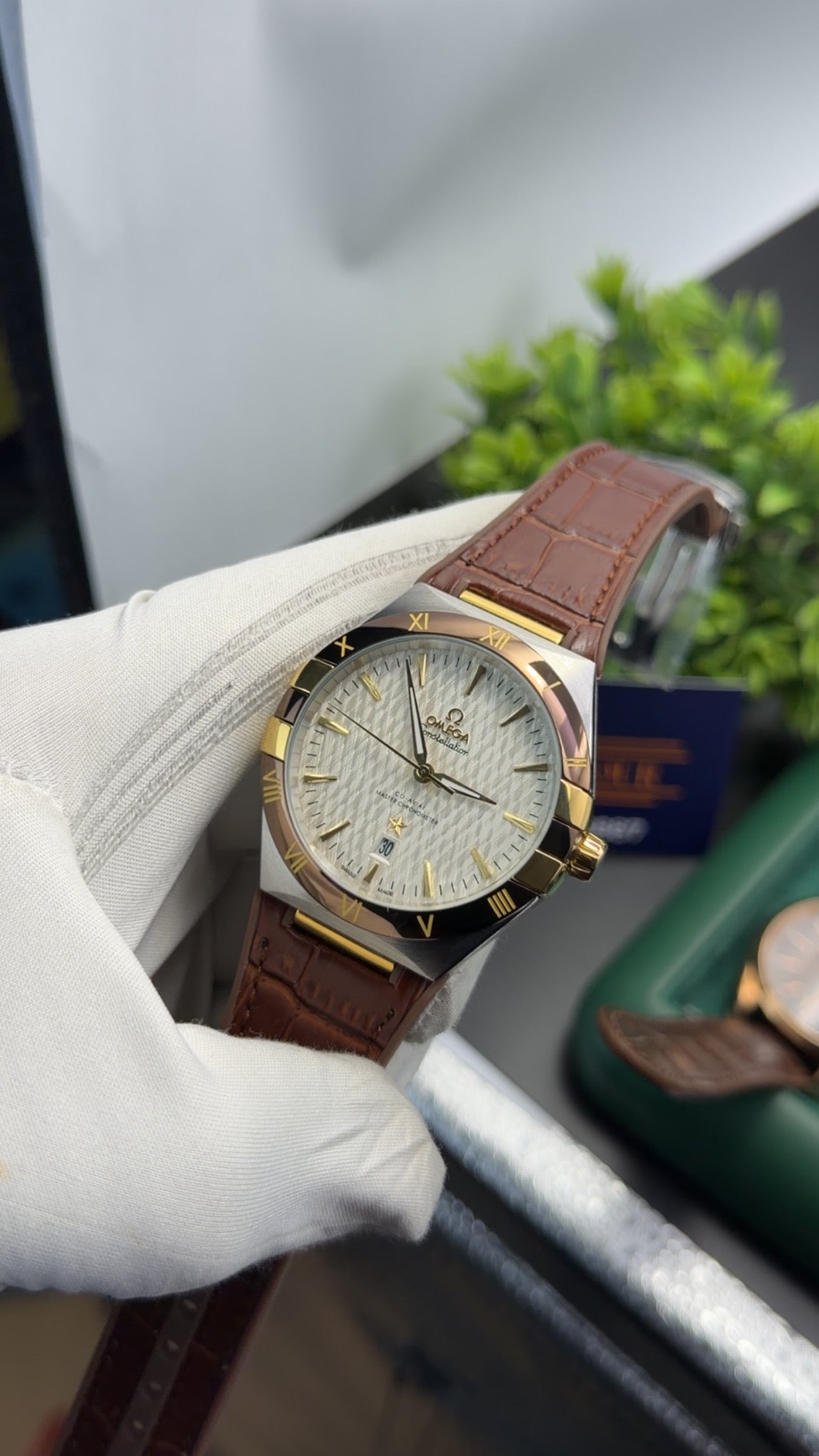 Silver with white dial🔥