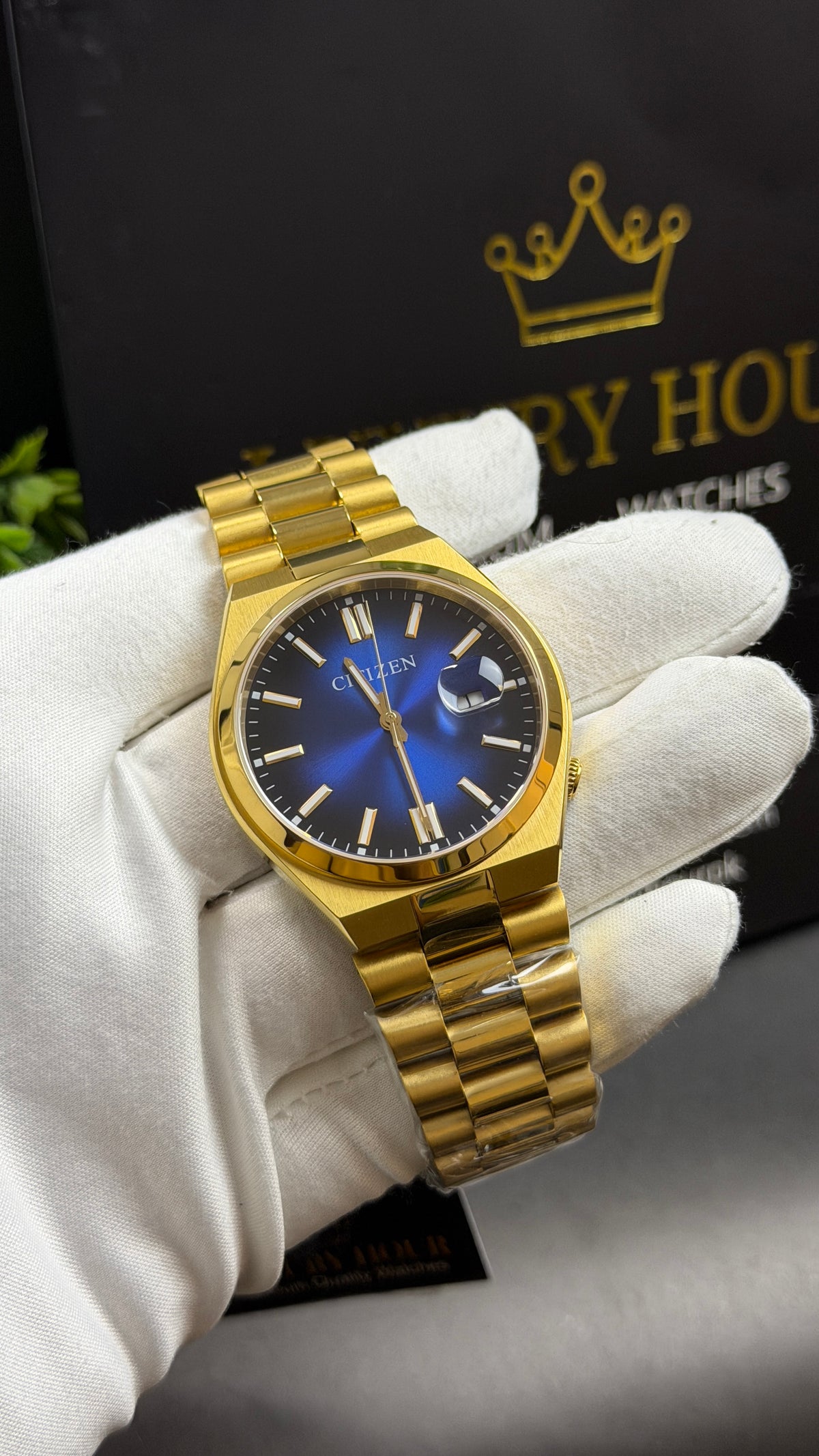 Yellow Gold with Aqua Dial.