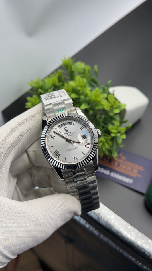 Silver with white dial🔥