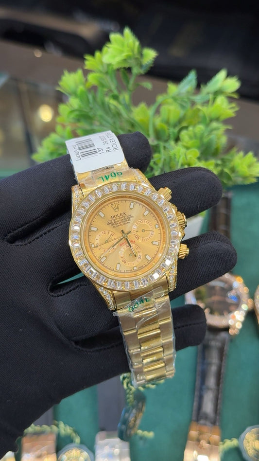 Yellow gold with zarcon stones.
