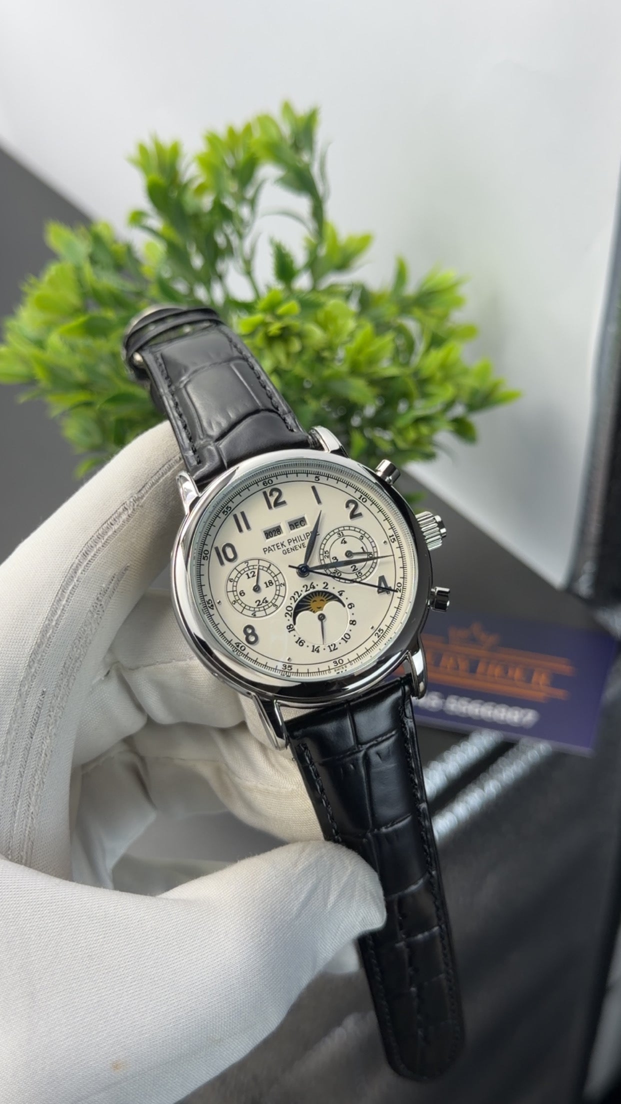 Silver with white dial🔥