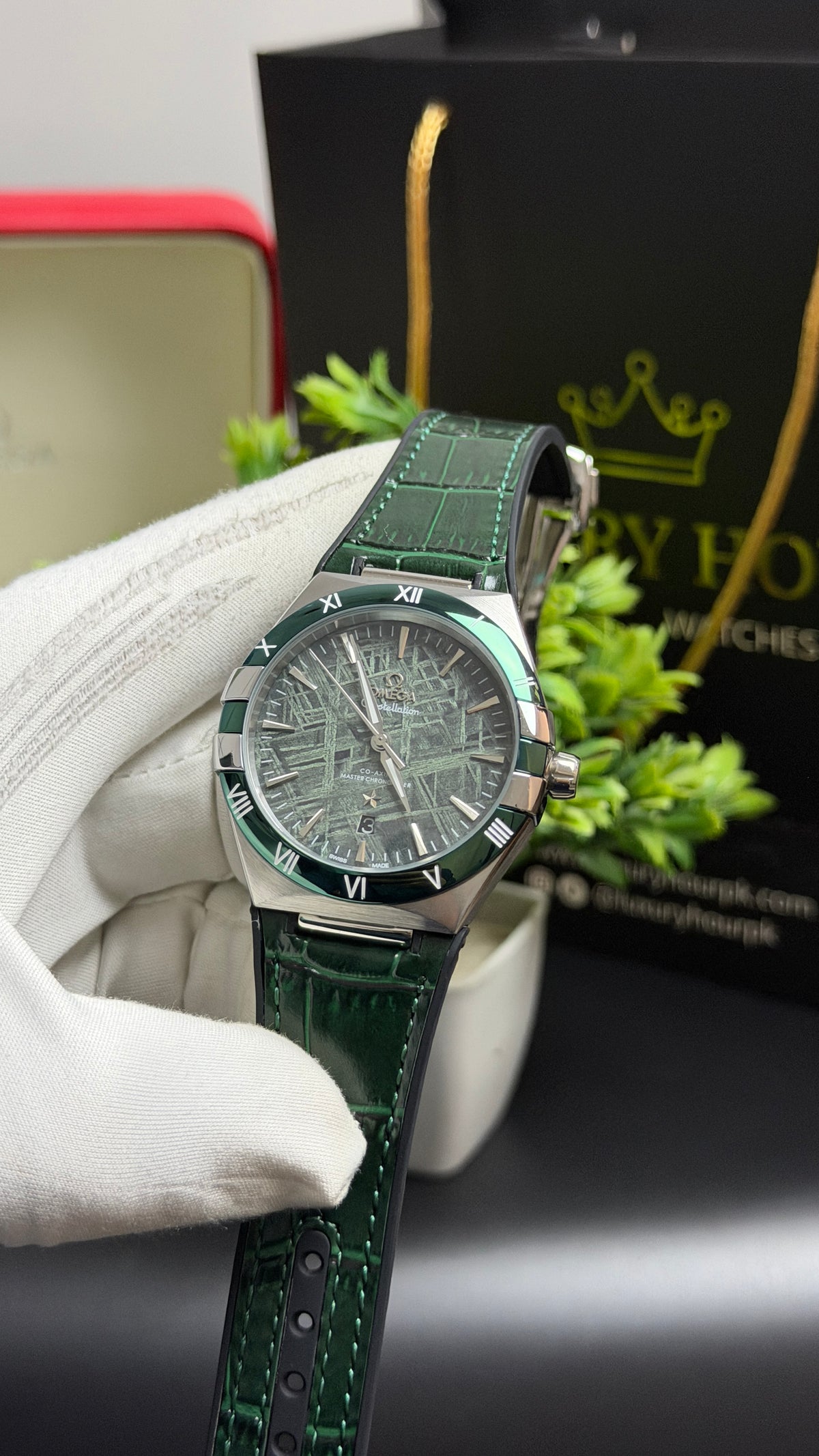 Silver with Leaf Dial.