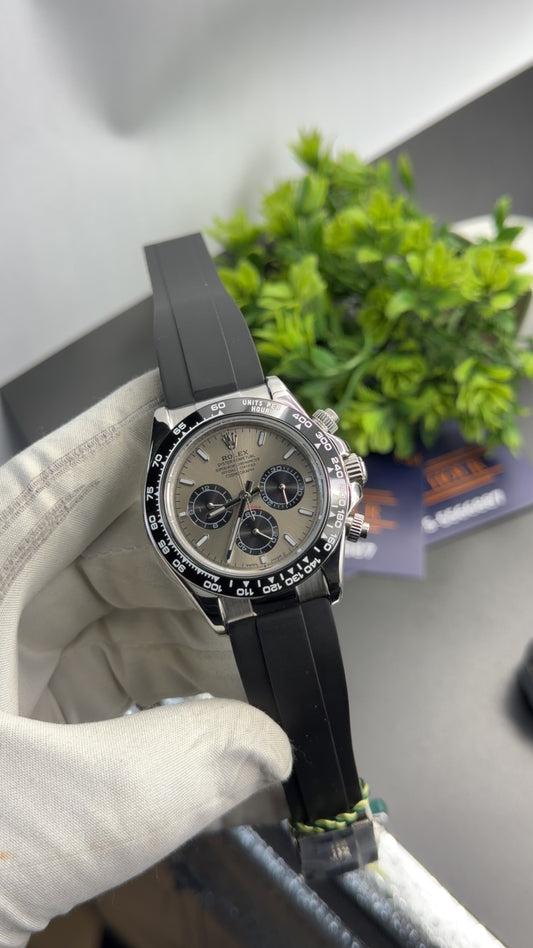 Silver with white dial🔥