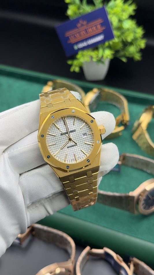Yellow gold with white dial