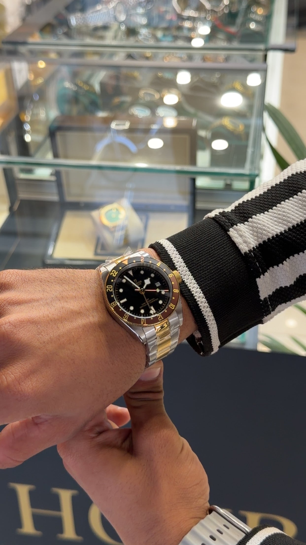 Yellow Gold two tone with Black dial🔥