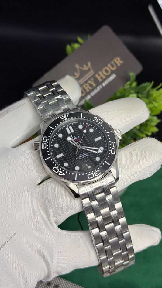 Silver with Black Dial (M NO:136)