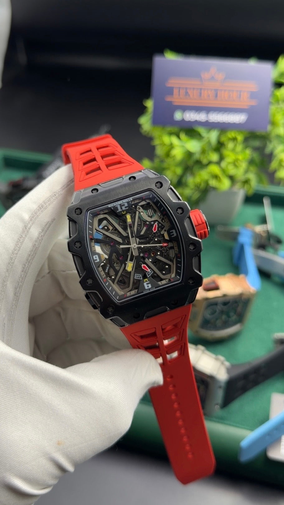 Carbon edition ( black with red strap )