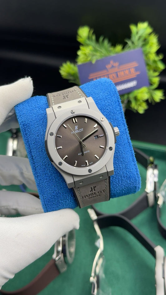 Matt silver with grey dial