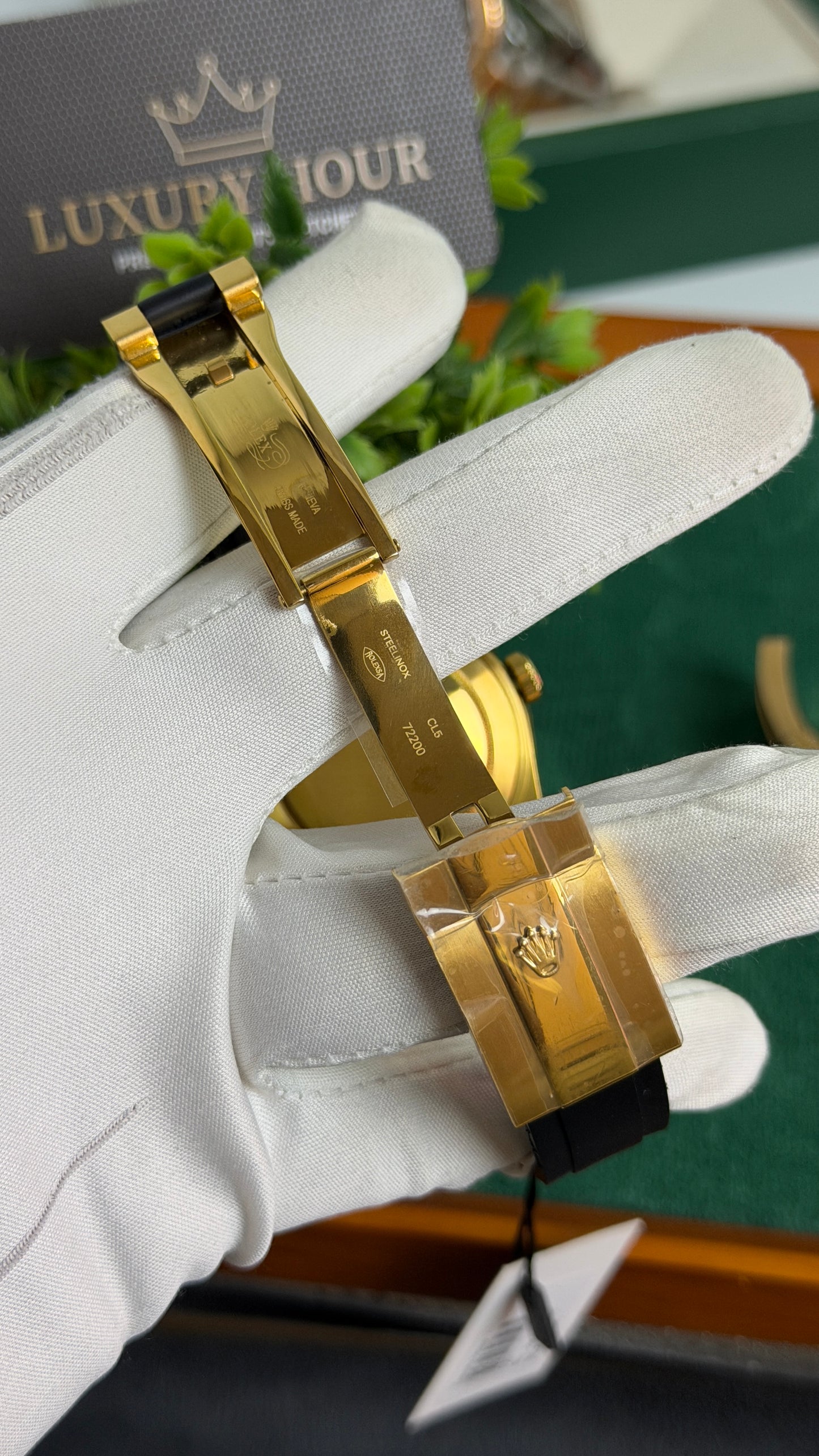 Yellow Gold with Black Dial🔥
