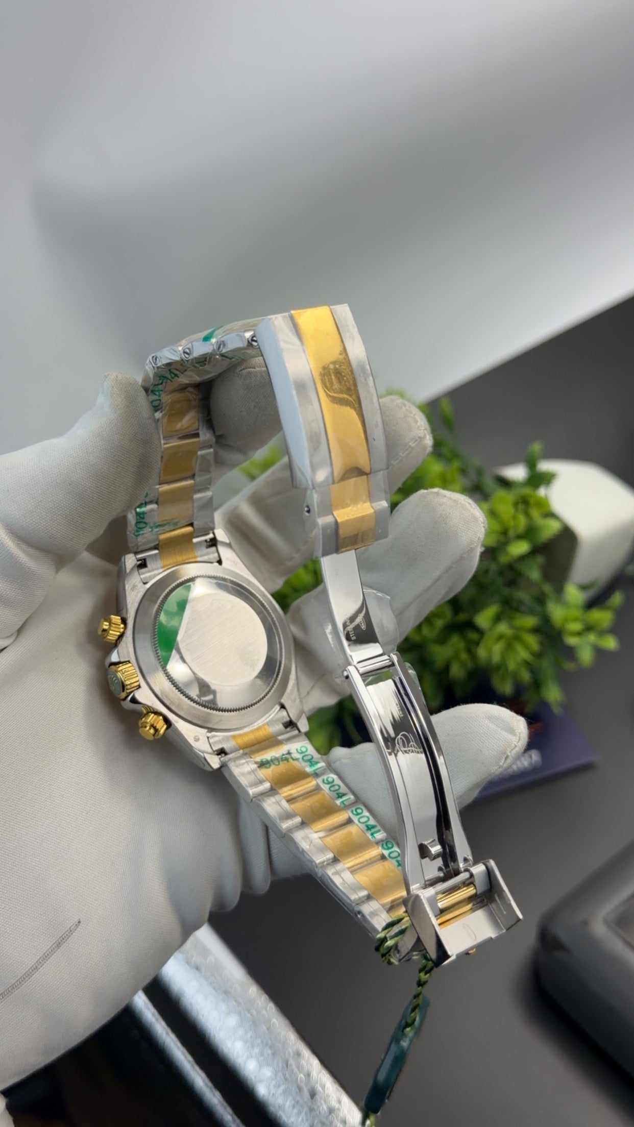 Silver two tone with white dial🔥