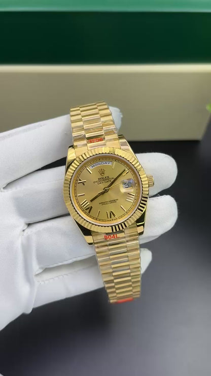 Yellow gold with champagne dial